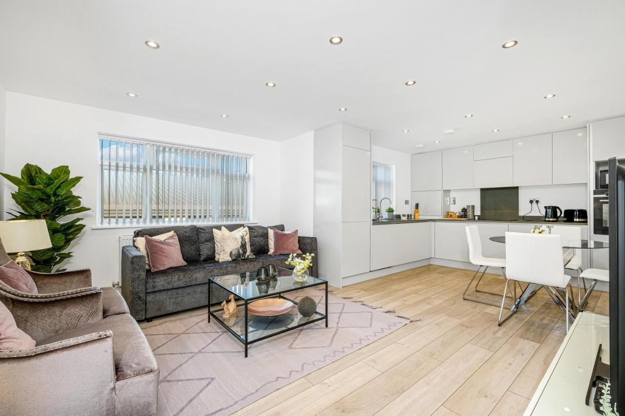 St Martins 2 Bedroom Apartments In Ruislip By 360 Stays מראה חיצוני תמונה