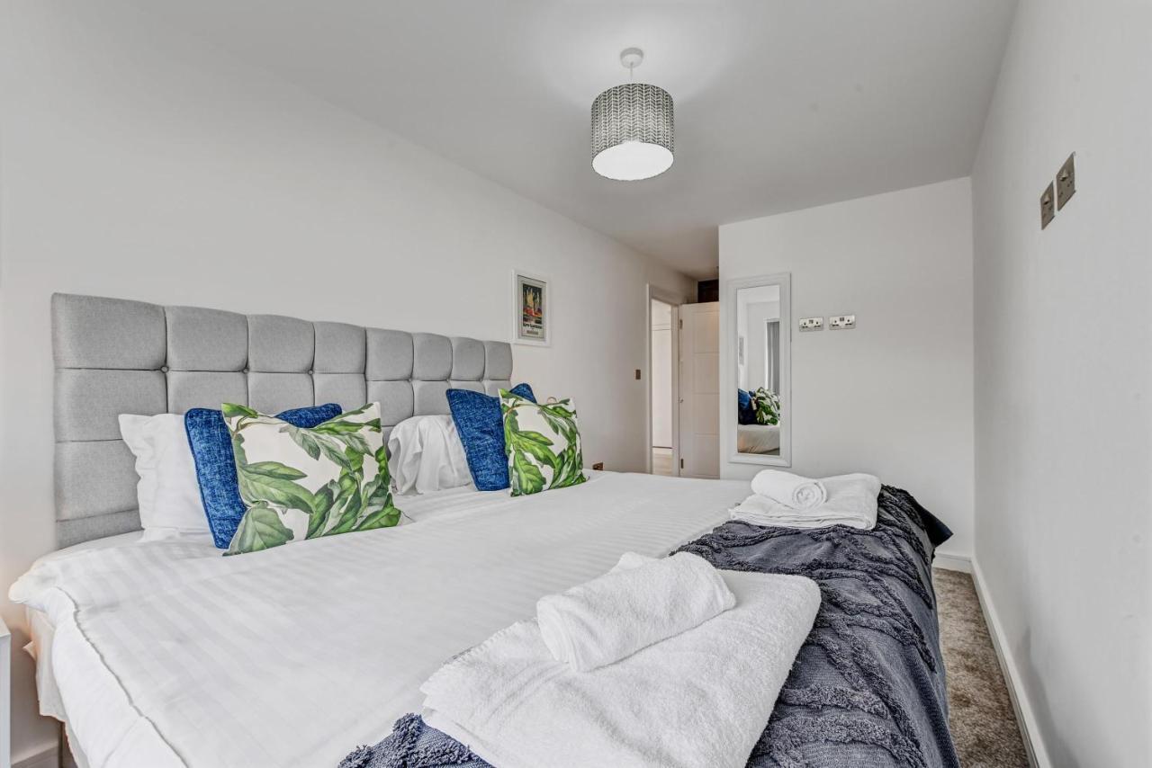 St Martins 2 Bedroom Apartments In Ruislip By 360 Stays מראה חיצוני תמונה