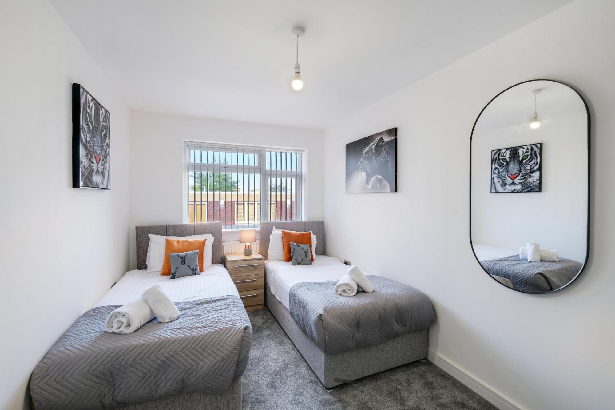 St Martins 2 Bedroom Apartments In Ruislip By 360 Stays מראה חיצוני תמונה